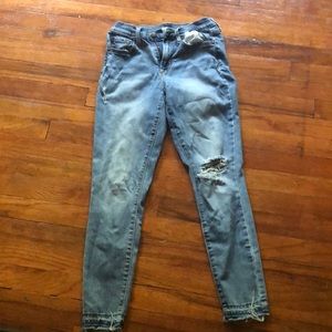 Old navy singular rip blue jeans